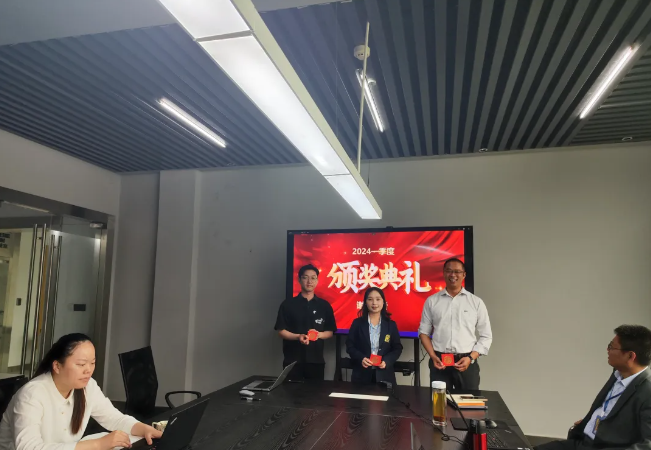 威客电竞风管销售中心员工一季度颁奖